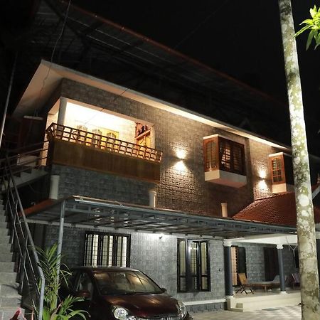 Anandam Stays - Premium 3Bhk Plush Homestay, Vaikom Near Kumarakom Exterior photo