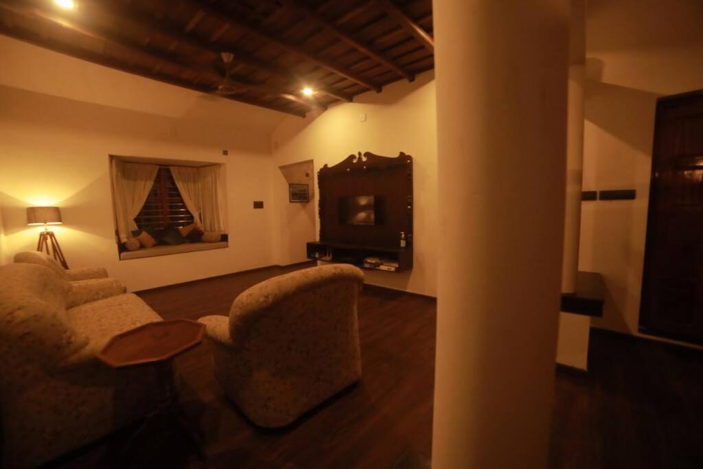 Anandam Stays - Premium 3Bhk Plush Homestay, Vaikom Near Kumarakom Exterior photo